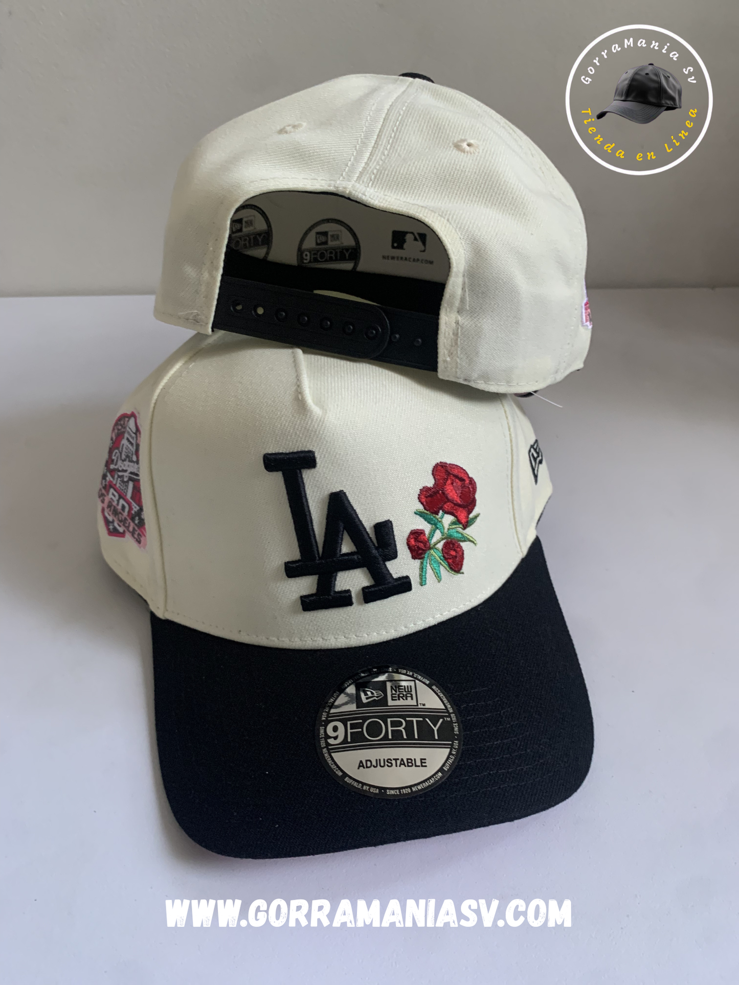 Gorra Premium LA Two-Tone: Estilo Urbano con Bordado de Rosa