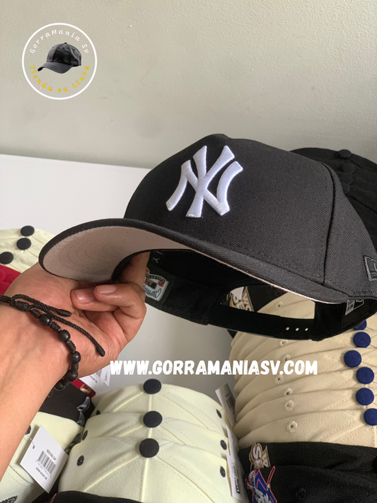Gorra New Era 9FORTY New York Yankees - Black Edition (World Series 2009 Patch)