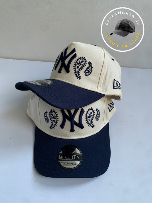 Gorra NY Beige con Visera Azul y Negra – Logo con Iconos