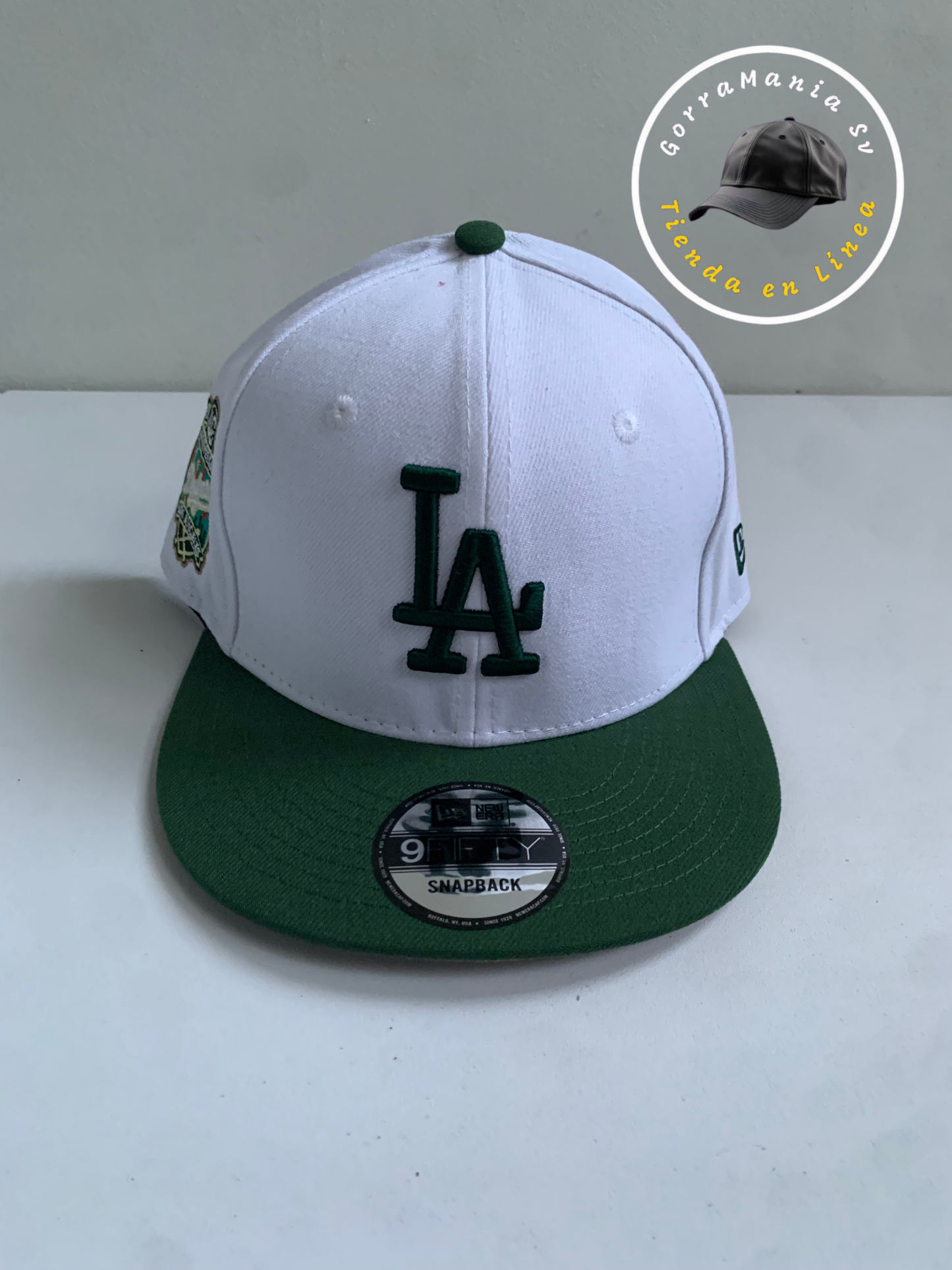 Gorra LA Los Angeles Verde con Blanco – Visera Plana