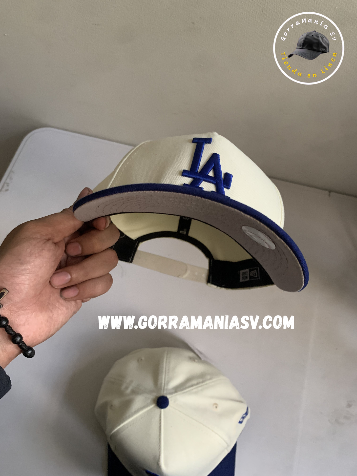 Gorra Premium LA Two-Tone - Edición Classic Off-White & Royal Blue