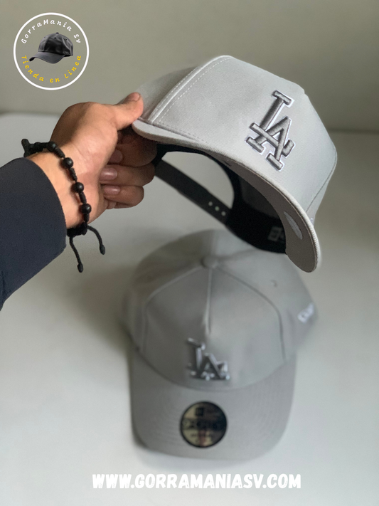 Gorra Premium LA Monochrome - Edición "Grey on Grey" Soft Steel