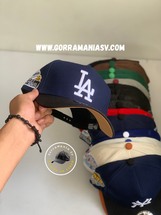 Gorra LA Azul Marino con Visera Negra
