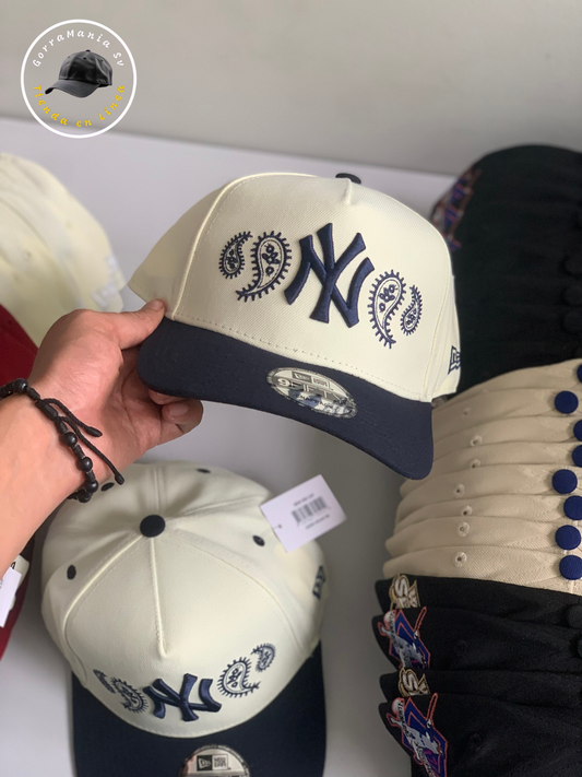 Gorra New Era 9FIFTY New York Yankees - Paisley Collection Cream/Navy