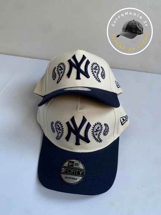 Gorra NY Beige con Visera Azul y Negra – Logo con Iconos