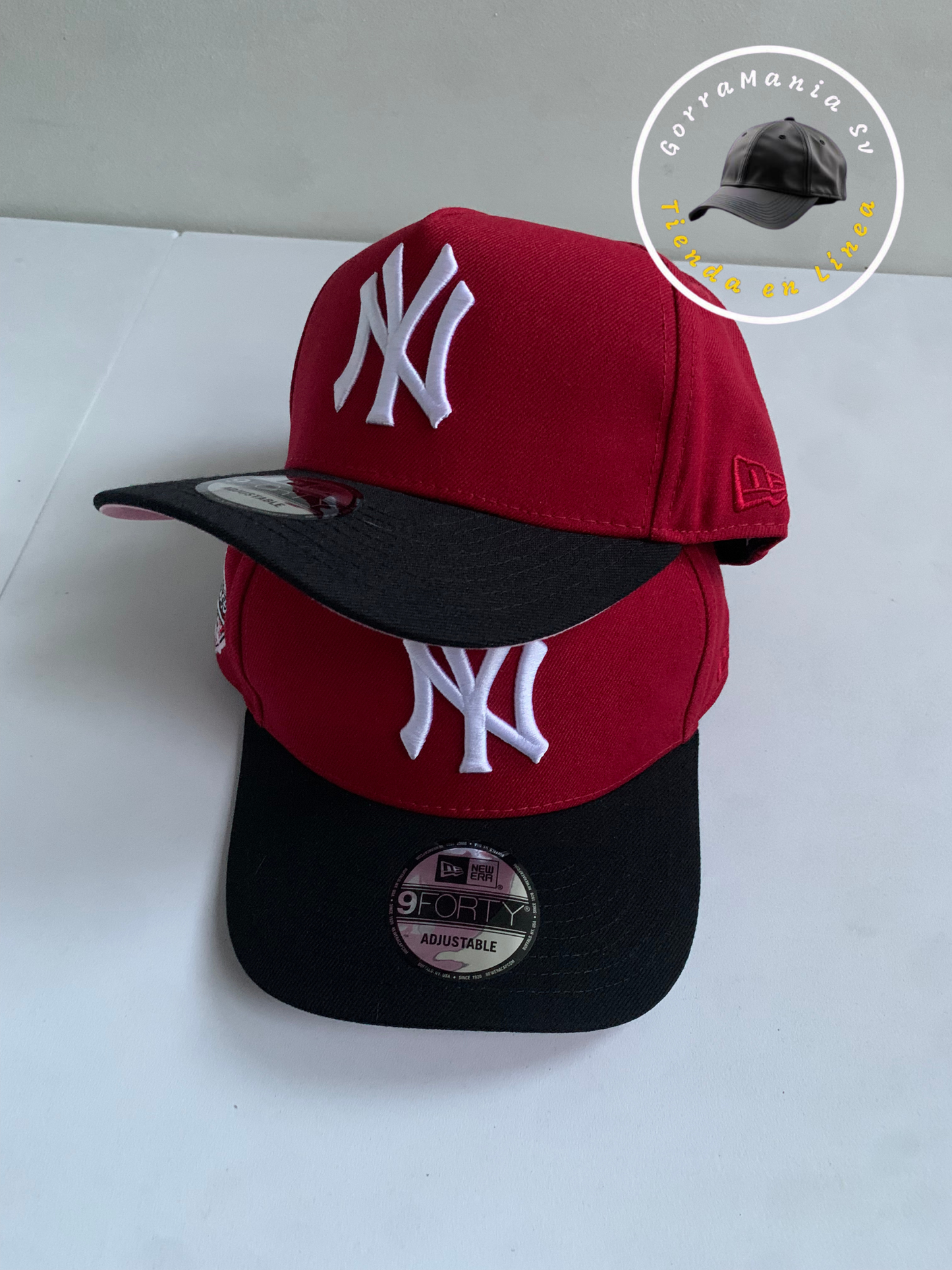 Gorra NY Roja con Visera Negra